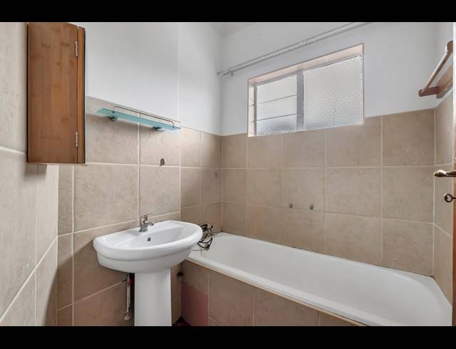 2 BEDROOM TOWNHOUSE FOR SALE IN WINDSOR EAST